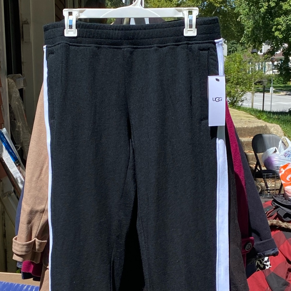 UGG pant size L large in black
